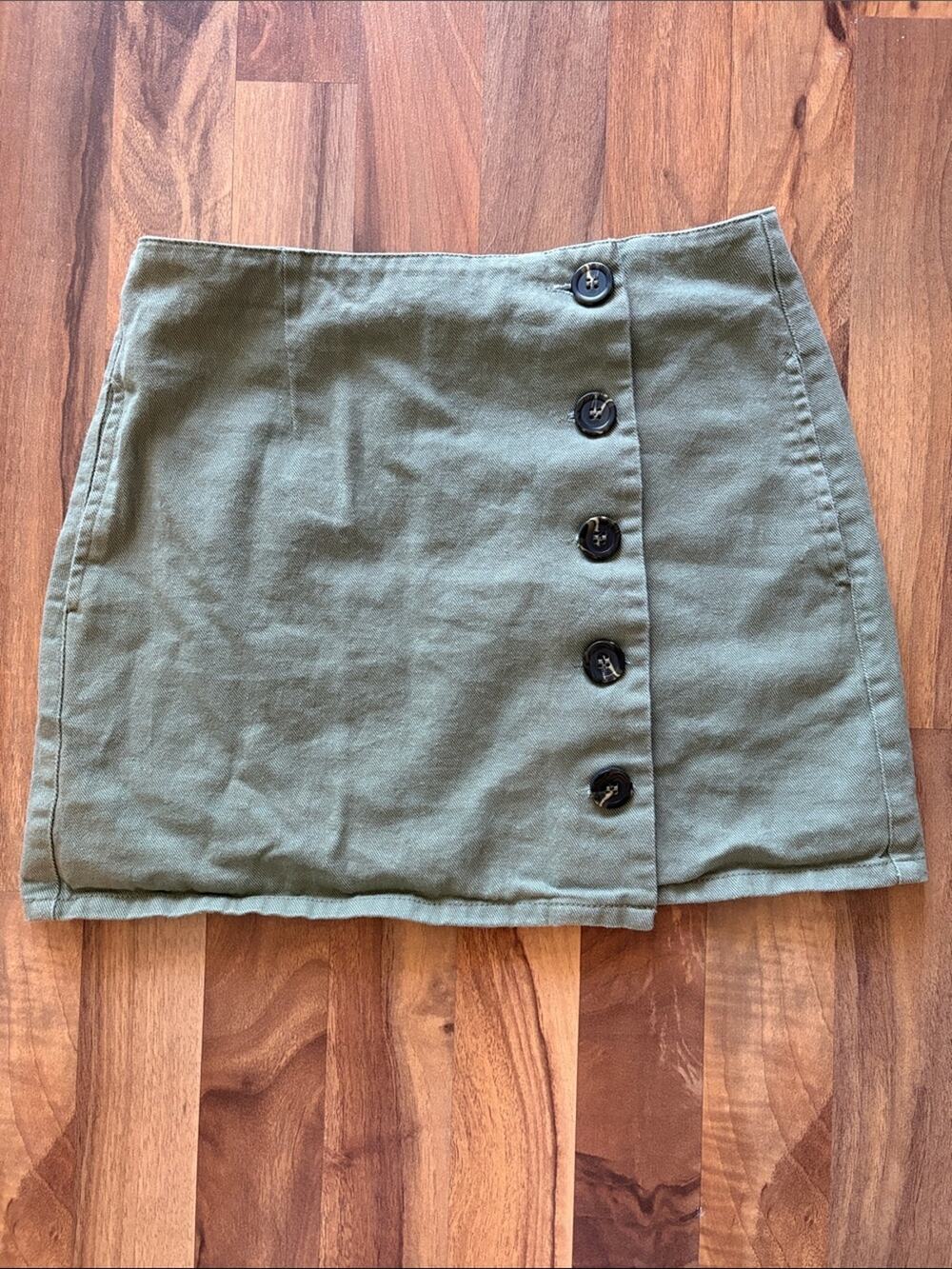 Chloe & Katie Olive Button-Down Mini Skirt Size M
